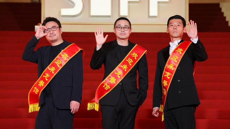 一个49人的上市公司,等待沈腾“救援”